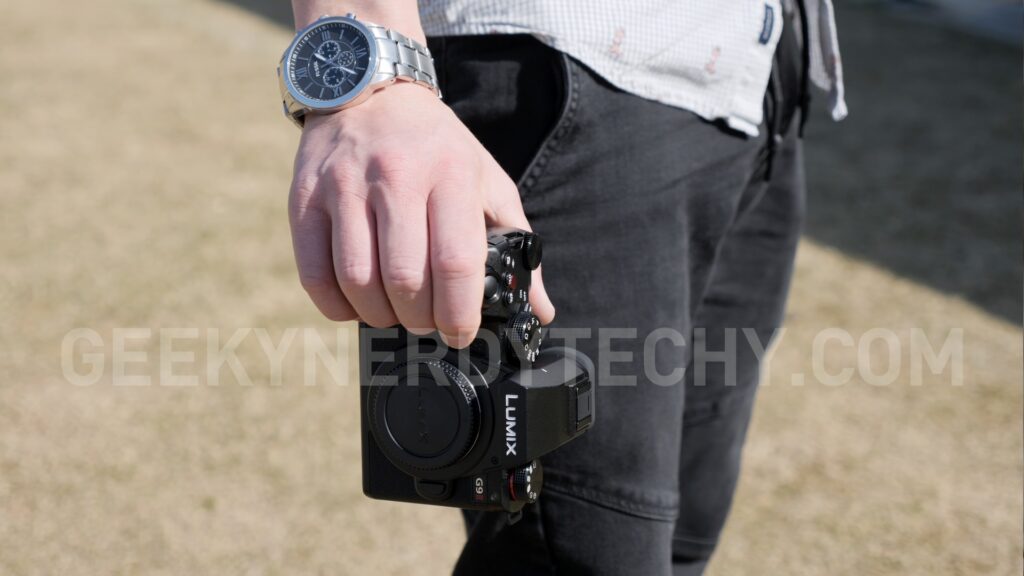 Panasonic G9 II Handling is excellent