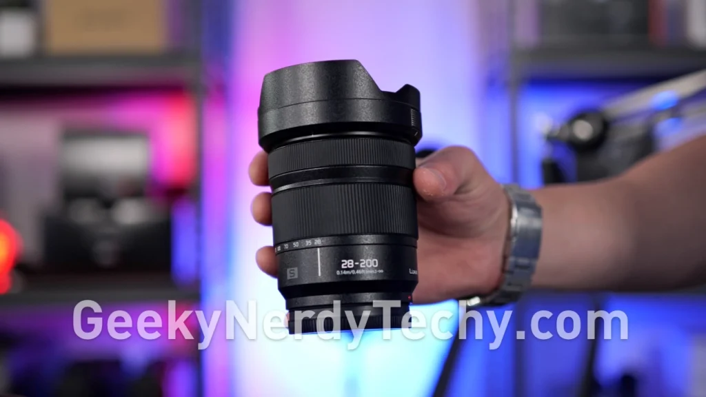 Panasonic 28-200mm F4-F7.1 Lens Size and Weight