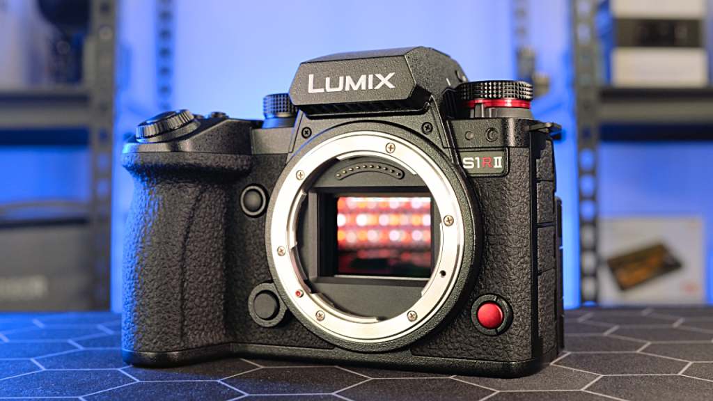 LUMIX S1RII Review - 8K is Here, But at What Cost? - Geeky